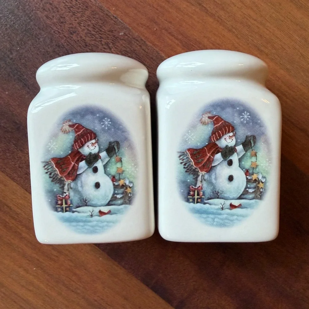 Adorable Snowman Salt‎ Pepper Shakers Winter Holiday Kitchen Decor Set